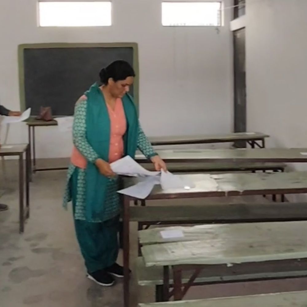 हाथरस में कल से यूपी बोर्ड परीक्षा:99 केंद्रों पर 44,370 परीक्षार्थी देंगे एग्जाम, तैयारियों को दिया अंतिम रूप