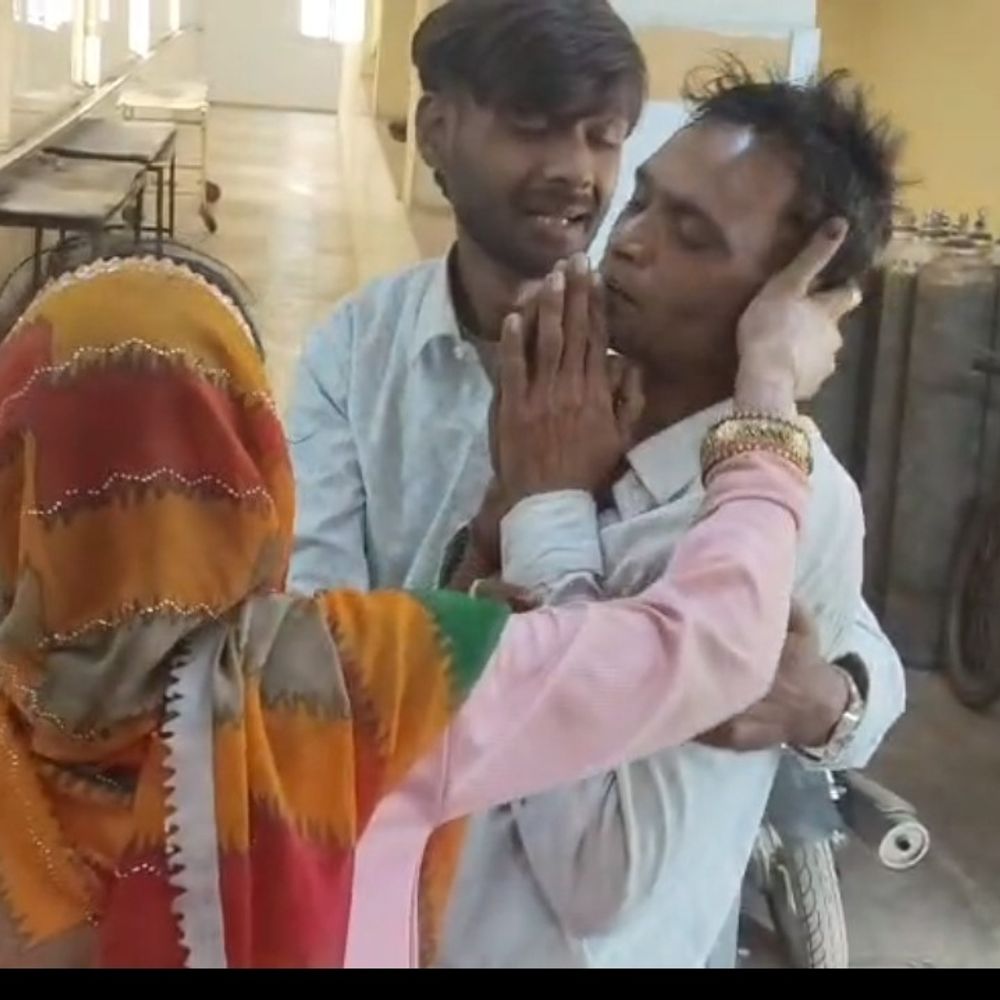 बांदा में 2 साल के बच्चे की डूबने से मौत:खेलते-खेलते तालाब में फिसलकर गिरा, परिजनों ने पोस्टमार्टम से इनकार किया