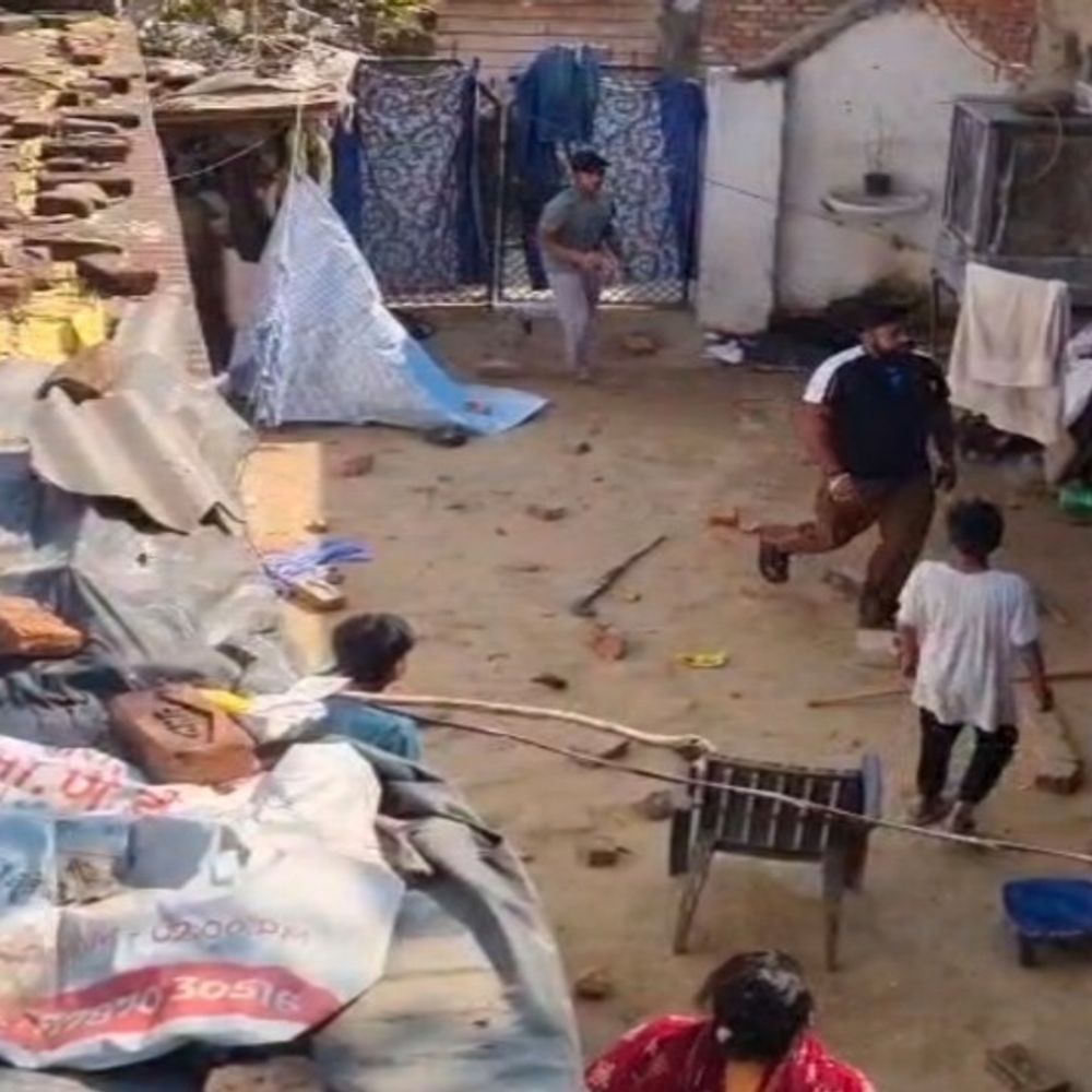 सुल्तानपुर में विवाद के बाद घर पर पत्थरबाजी:9 लोगों पर केस दर्ज, वीडियो के आधार पर पुलिस पहचान शुरू की