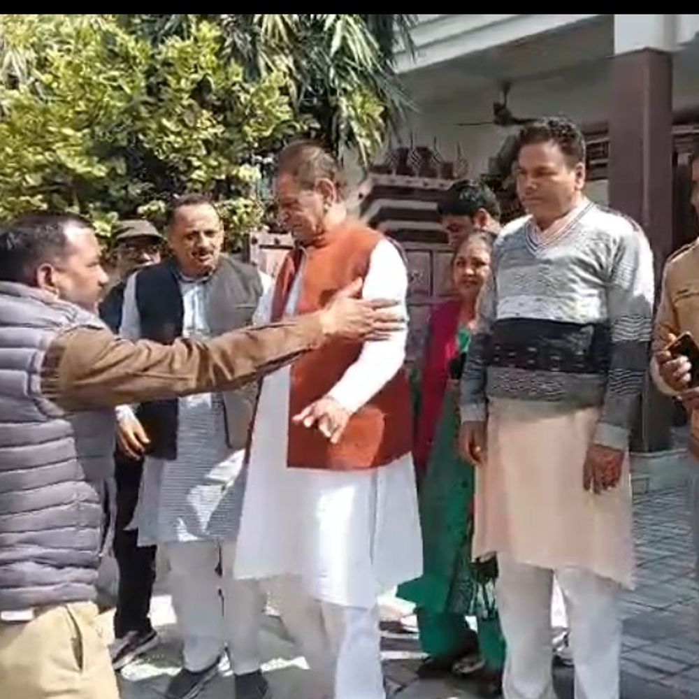 मुजफ्फरनगर में कांग्रेस नेता हाउस अरेस्ट:मनरेगा बचाओ अभियान के तहत विधानसभा घेराव करने जा रहे थे