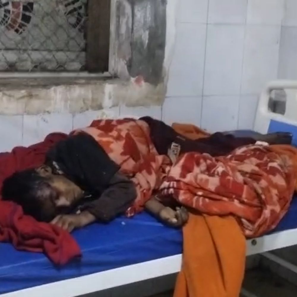 मेडिकल कॉलेज इमरजेंसी में किशोरी ने तोड़ा दम:6 घंटे तक बेड पर पड़ी रही लाश, शव अकड़ने पर स्टाफ को मौत का पता चला