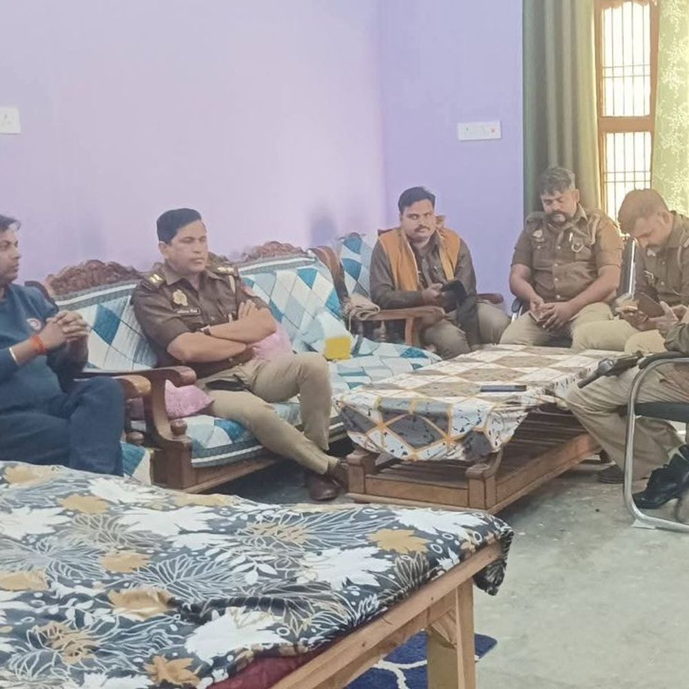 कुशीनगर में कांग्रेस के पूर्व अध्यक्ष लल्लू, जिलाध्यक्ष हाउस अरेस्ट:लखनऊ विधानसभा घेराव से पहले पुलिस ने की कार्रवाई