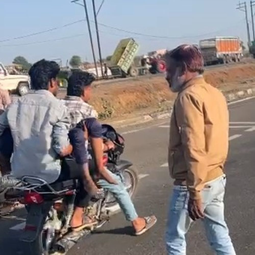 शिवपुरी में सड़क हादसे में पिता-पुत्र की मौत:  बेटे की आज थी 10वीं की परीक्षा, अस्पताल में इलाज के दौरान तोड़ा दम – Shivpuri News