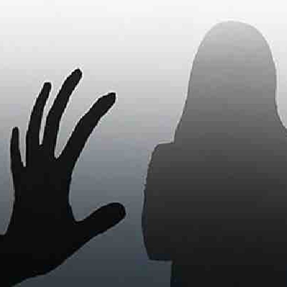 कानपुर में पति ने पत्नी का सौदा किया:2 लाख न मिलने पर 4 लोगों के साथ संबंध बनाने का दबाव