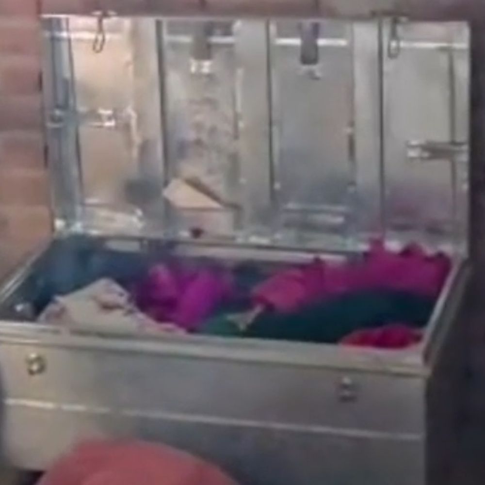 अंबेडकरनगर में दो स्थानों पर चोरी:स्कूल से राशन, घर से लाखों के जेवर चोरी; पुलिस जांच में जुटी