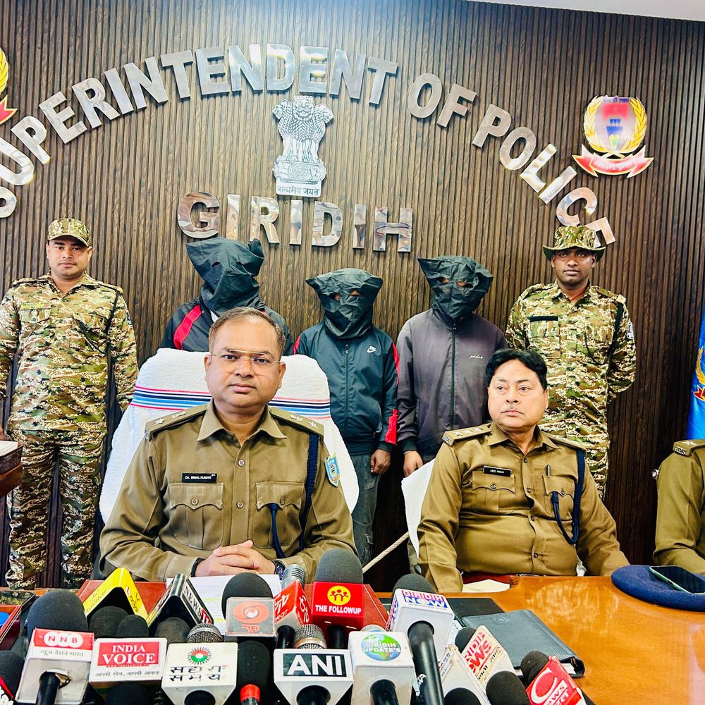 गिरिडीह में फर्जी बैंक APK से साइबर ठगी का खुलासा:  पुलिस ने 3 आरोपी पकड़े, 4 मोबाइल और 5 सिम बरामद – Giridih News
