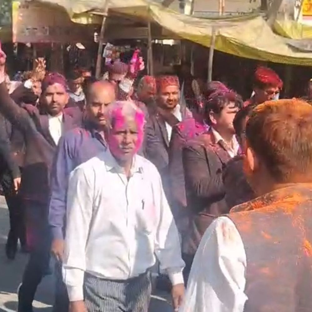 हरदोई कलेक्ट्रेट परिसर में गूंजा 'हर-हर महादेव':नवनिर्मित शिव मंदिर में कलश यात्रा के साथ हुई मूर्तियों की स्थापना