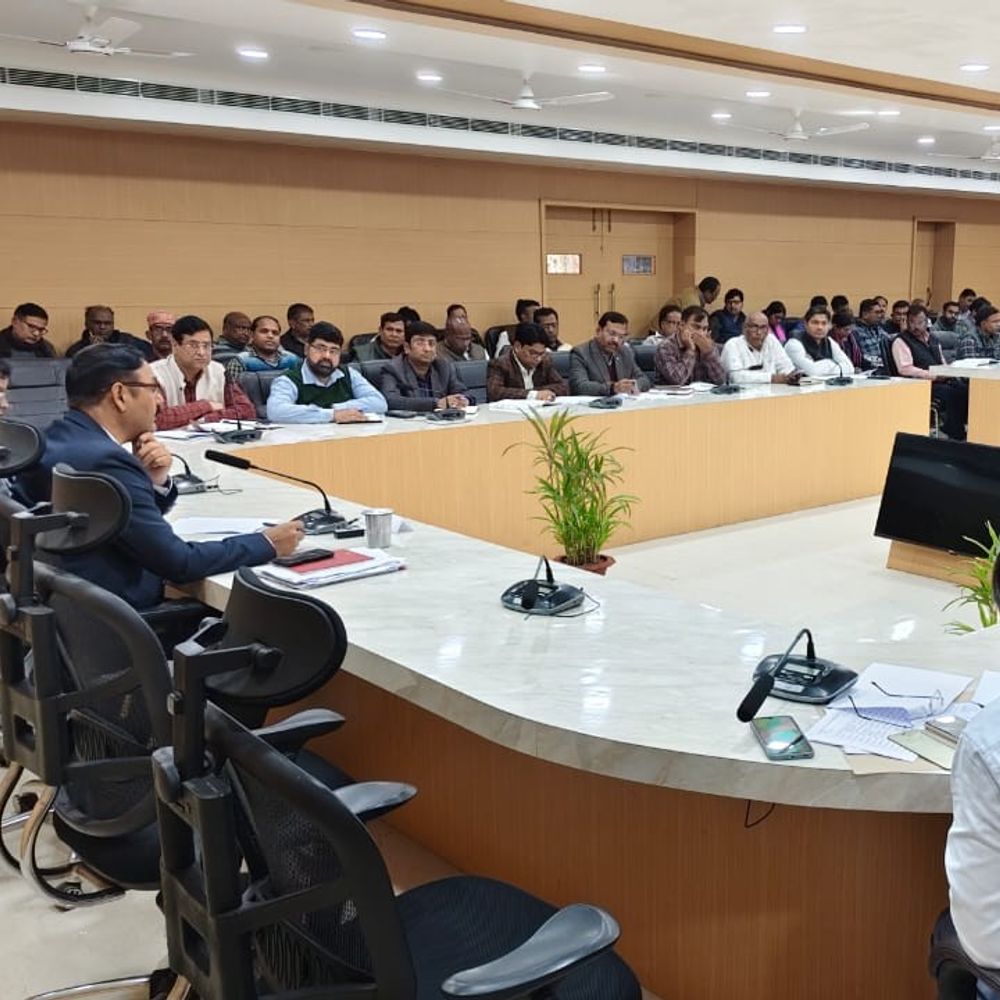 SIR में तार्किक विसंगतियों की सुनवाई की समीक्षा:जिलाधिकारी ने नो-मैपिंग नोटिस सुनवाई में प्रगति लाने के निर्देश दिए