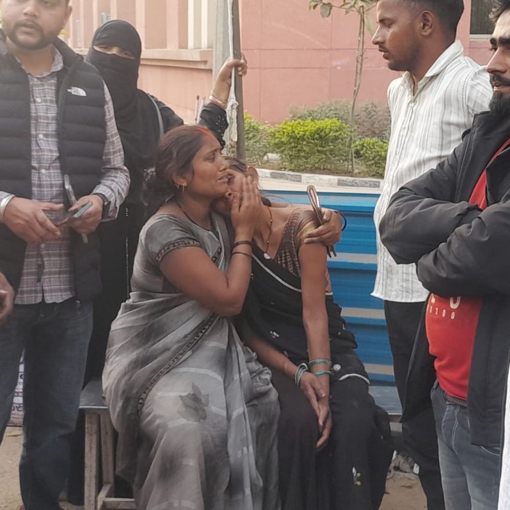 सुल्तानपुर में सड़क हादसे में युवक की मौत:एक छात्रा घायल, घर से घूमने के लिए निकला था; बाइक जब्त