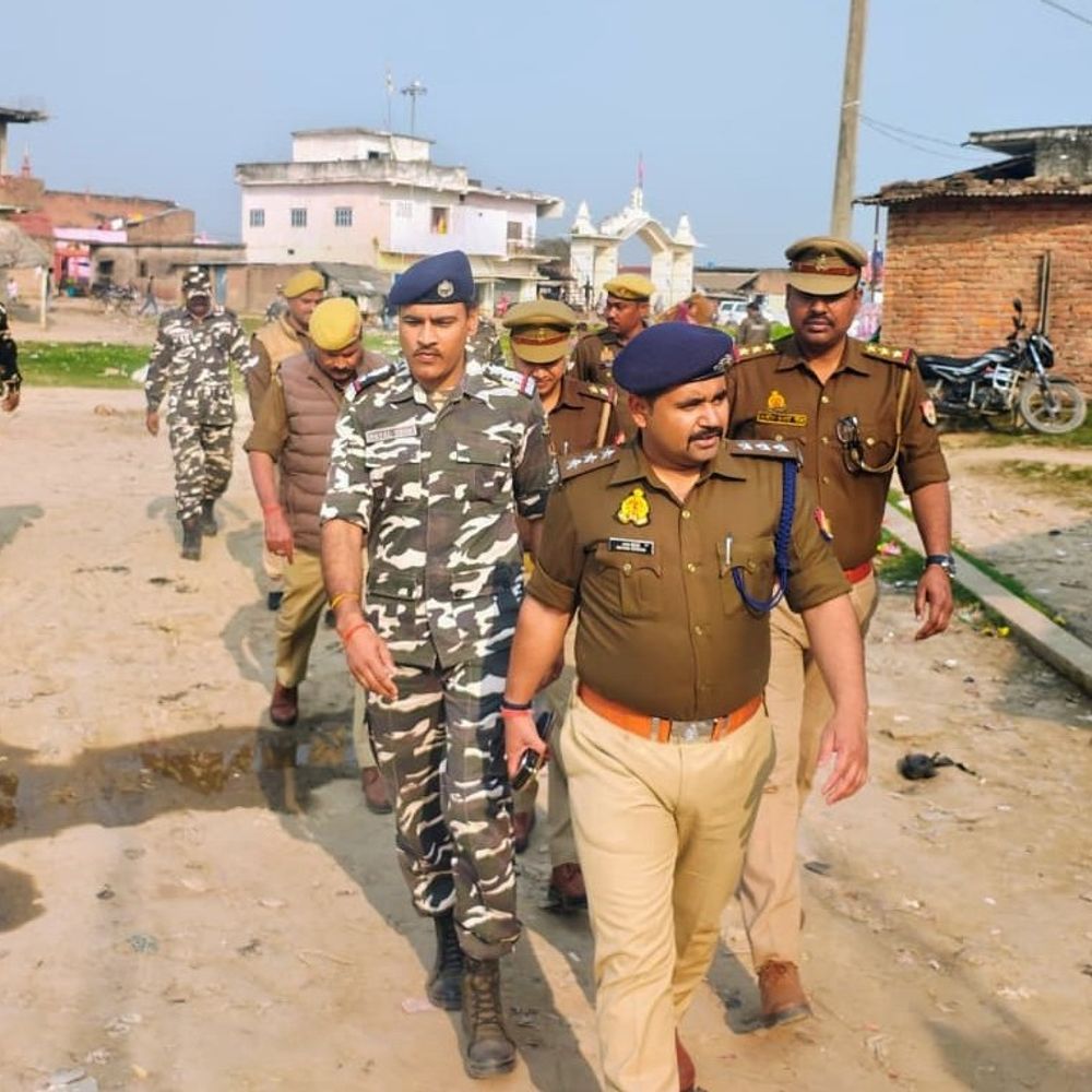 पुलिस-एसएसबी ने खुनुवा सीमा पर की संयुक्त गश्त:होली-रमजान से पहले सुरक्षा कड़ी, अधिकारियों ने संभाली कमान