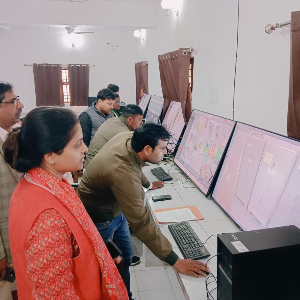 अमरोहा में 18 फरवरी से यूपी बोर्ड परीक्षा की तैयारी:डीएम ने नकलविहीन आयोजन को लेकर कंट्रोल रूम का निरीक्षण किया