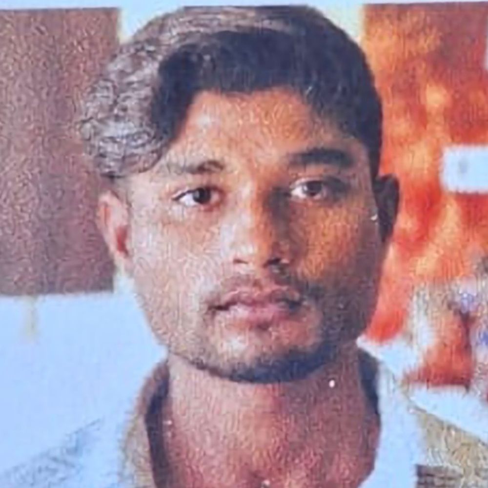 संभल में नोएडा से लौटे युवक ने आत्महत्या की:गेहूं के खेत में नीम के पेड़ से शव लटका मिला, जेब से बस का टिकट मिला