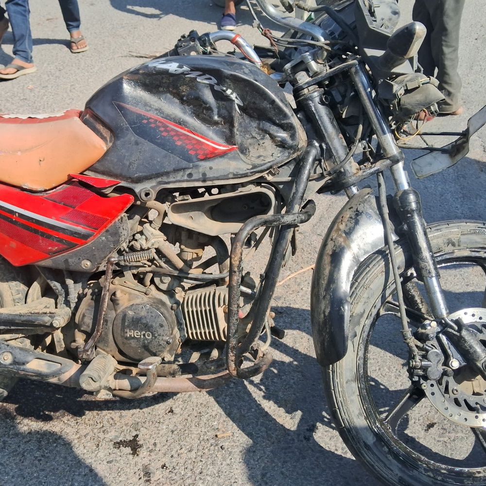 चंदौली में टीचर को ट्रक ने कुचला, मौत:कोचिंग जाते समय हुआ हादसा, ग्रामीणों ने शव रखकर किया प्रदर्शन