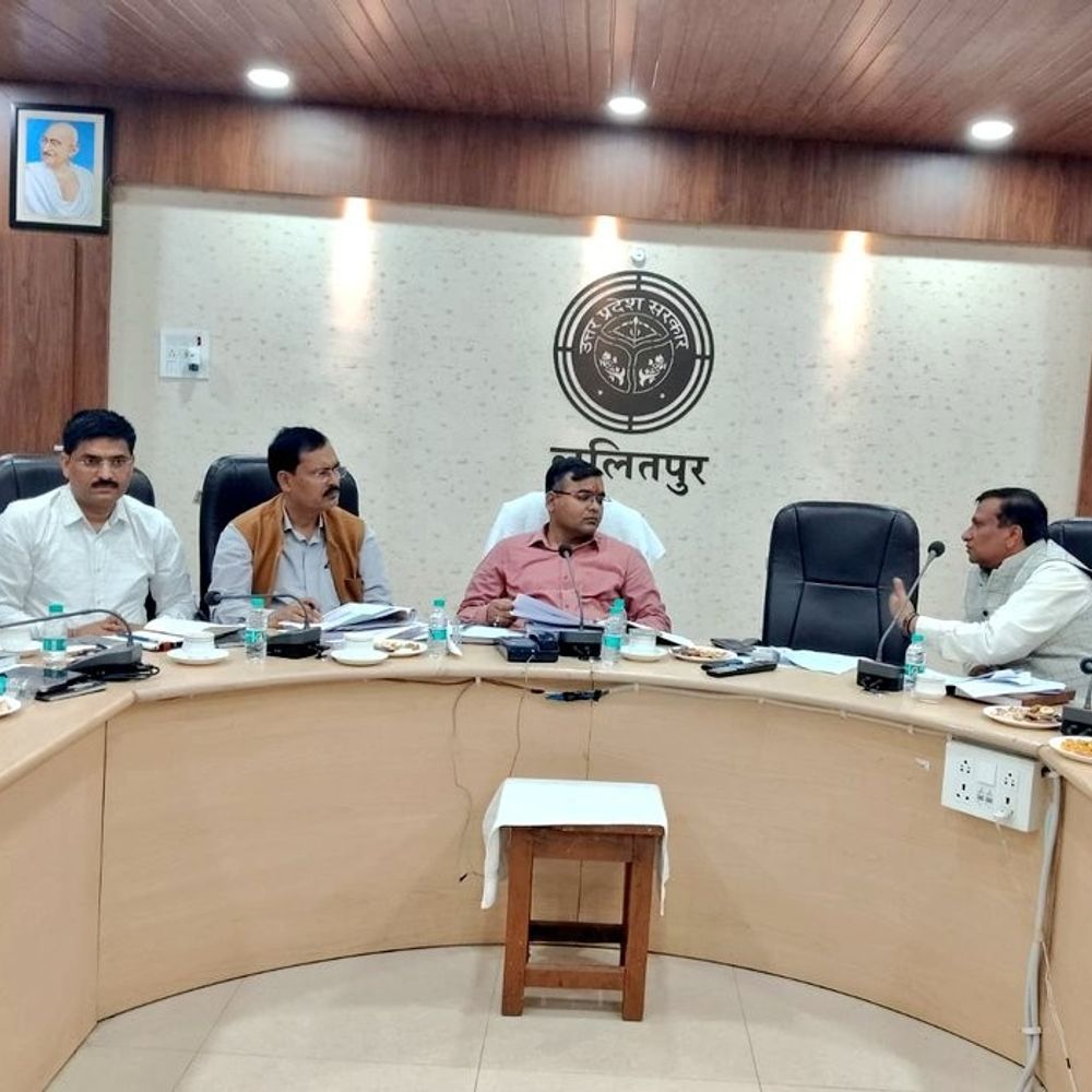 ललितपुर सीएम डैशबोर्ड रैंकिंग में प्रदेश में शीर्ष पर:डीएम ने प्रथम स्थान बरकरार रखने के निर्देश दिए, पर्यटक अधिकारी से नाराजगी जताई