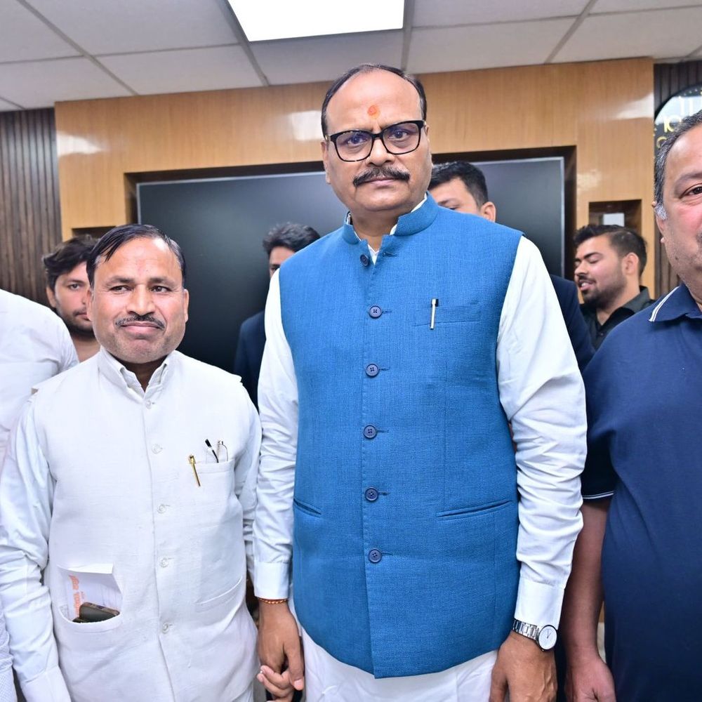 डिप्टी-सीएम बृजेश पाठक से विधायक विजय पाल ने मुलाकात की:रामलीला मैदान की समस्या के निस्तारण का उठाया मुद्दा