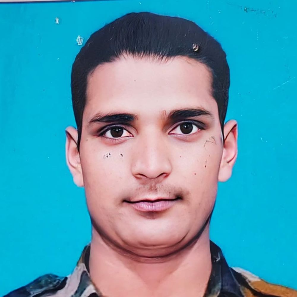 फौजी की संदिग्ध परिस्थितियों में मौत:छुट्टी पर घर आए लांस नायक का शव छत पर मिला, पुलिस जांच में जुटी