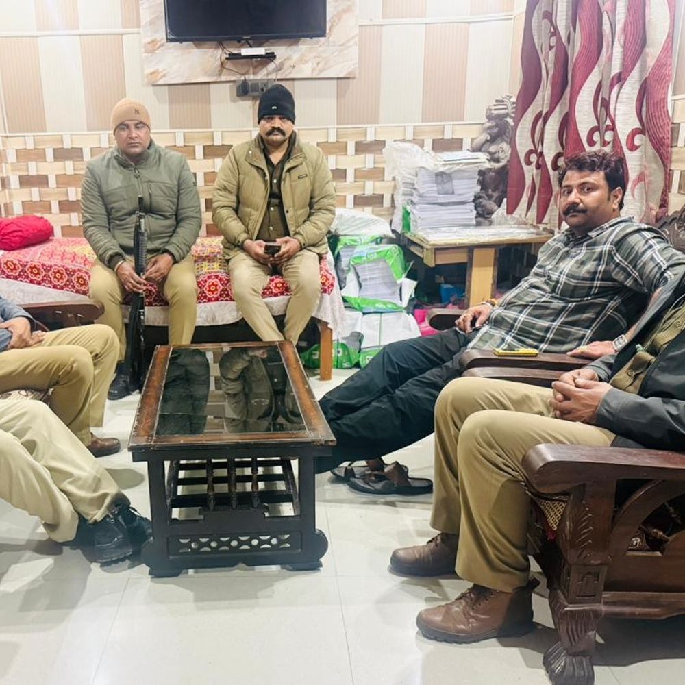 हाथरस कांग्रेस जिलाध्यक्ष विवेक उपाध्याय हाउस अरेस्ट:मनरेगा बचाओ आंदोलन के तहत लखनऊ विधानसभा घेराव को जा रहे थे