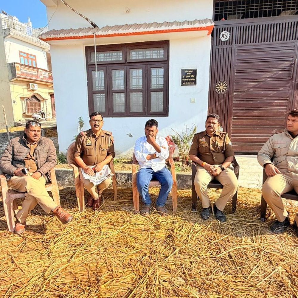 अमेठी में कई कांग्रेस नेता दूसरे दिन भी हाउस अरेस्ट:मनरेगा बचाओ आंदोलन के चलते घरों के बाहर पुलिस बल तैनात