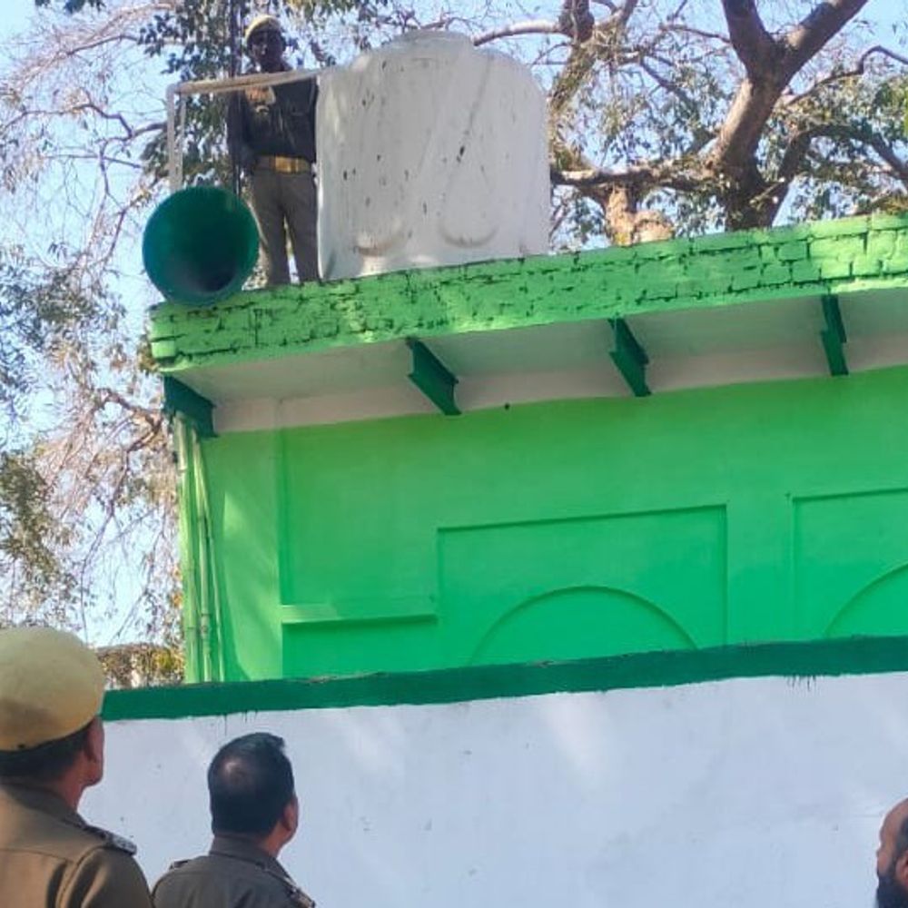 मिर्जापुर में ध्वनि प्रदूषण के खिलाफ पुलिस का अभियान जारी:165 स्थानों की जांच,14 लाउडस्पीकर हटाए गए