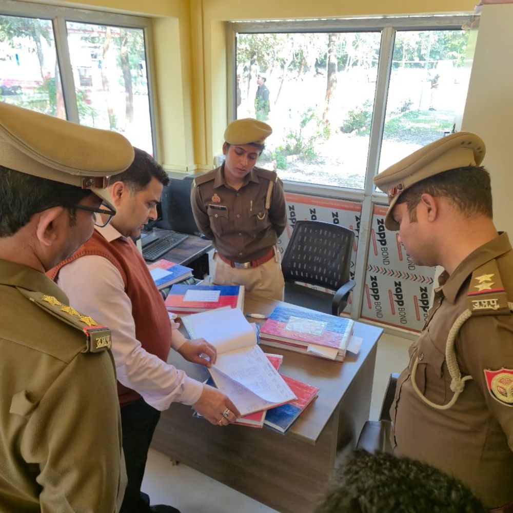 एडीएम ने कुमारगंज थाने का निरीक्षण किया:साफ-सफाई व व्यवस्थाओं में मिली कमियों को सुधारने के निर्देश