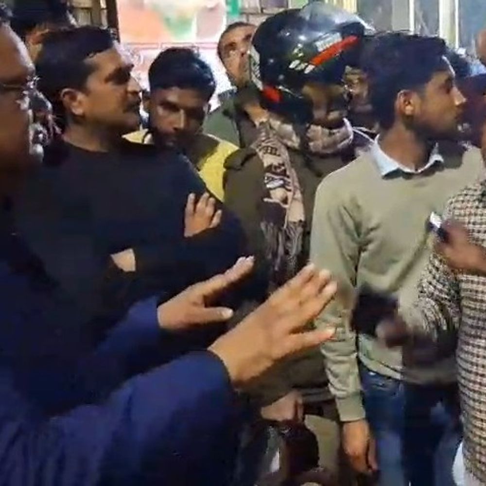 इटावा के यूपीयूएमएस ट्रॉमा सेंटर में तीमारदार से मारपीट:3 सुरक्षाकर्मी कार्यमुक्त, विश्वविद्यालय की 3 सदस्यीय जांच समिति रिपोर्ट के आधार पर कार्रवाई