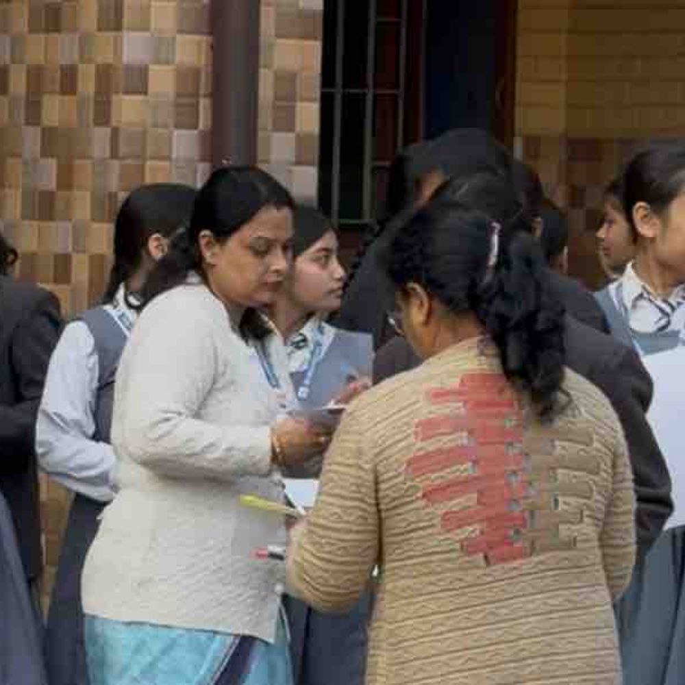 सीबीएसई बोर्ड परीक्षाएं शुरू:रामपुर में 6100 विद्यार्थी 13 केंद्रों पर देंगे परीक्षा, कड़ी सुरक्षा के इंतजाम