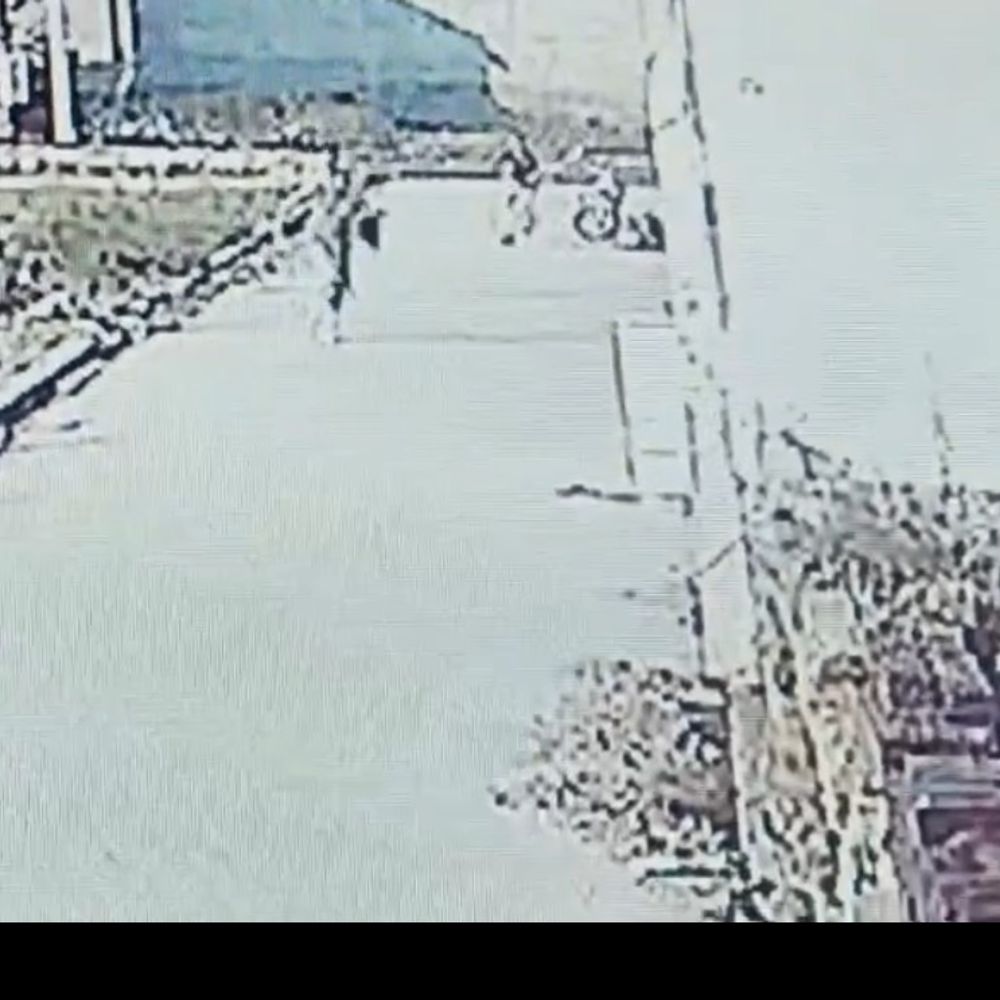 मुजफ्फरनगर में दौड़ाकर युवक पर फायरिंग, सीसीटीवी में कैद:बाइक सवारों ने हमला कर मौके से फरार, केस दर्ज