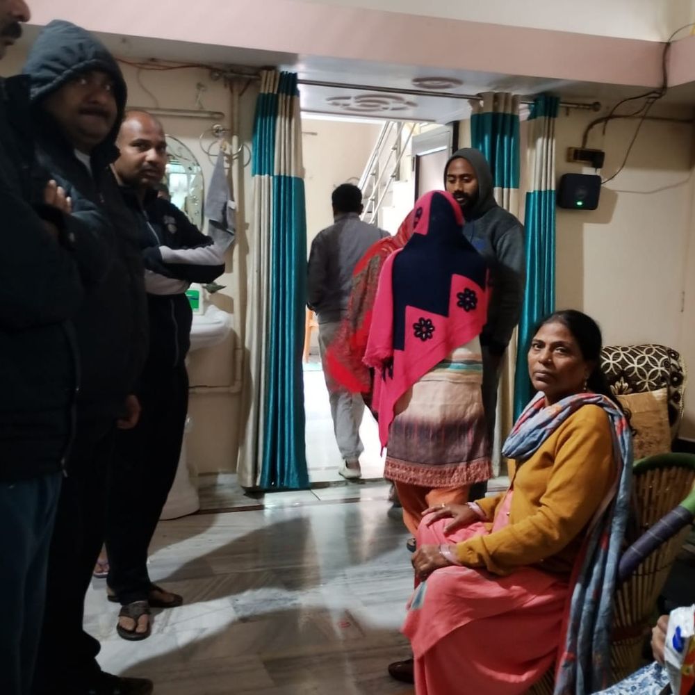 पीलीभीत में पूर्व अधिकारी के घर 60 लाख की चोरी:चोरों ने जेवर और नकदी पर हाथ साफ किया, DVR भी ले गए