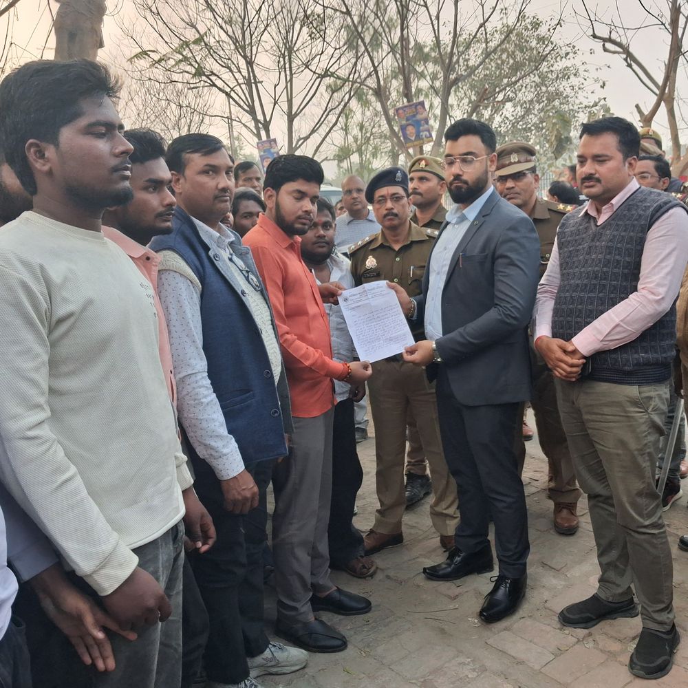 700 छात्रों को एडमिट कार्ड नहीं मिले, कल से परीक्षा:एबीवीपी ने डीआईओएस कार्यालय पर धरना दिया, एसडीएम ने दिया आश्वासन