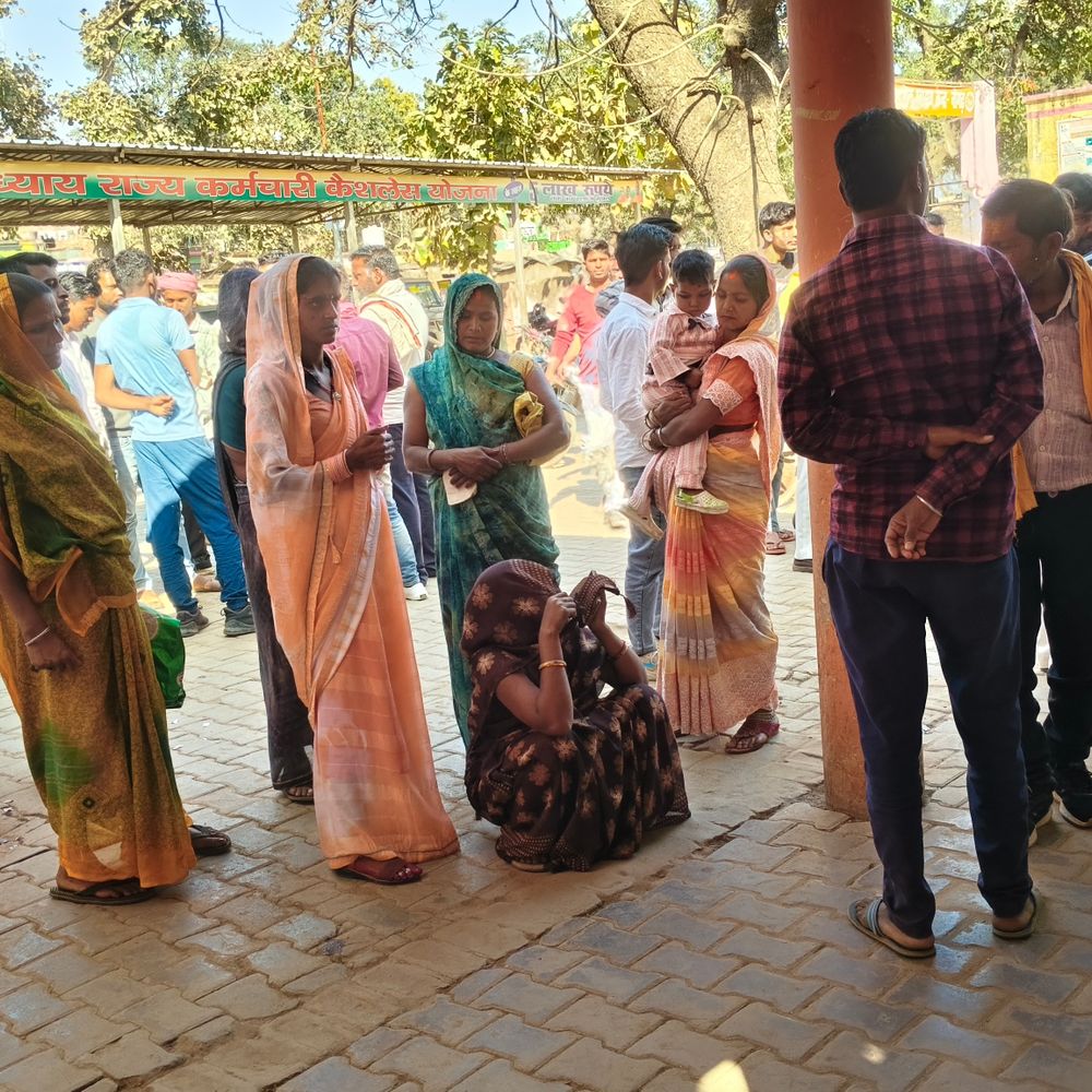 चंदौली में कुएं में गिरने से दो बच्चों की मौत:गोलाबाद जंगल में पानी पीते समय हुआ हादसा, अधिकारियों ने किया निरीक्षण