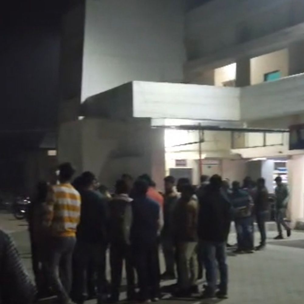 छह साल की बच्ची से छेड़छाड़, आरोपी नाई गिरफ्तार:परिजनों के प्रदर्शन के बाद पॉक्सो एक्ट में केस, नगर में तनाव