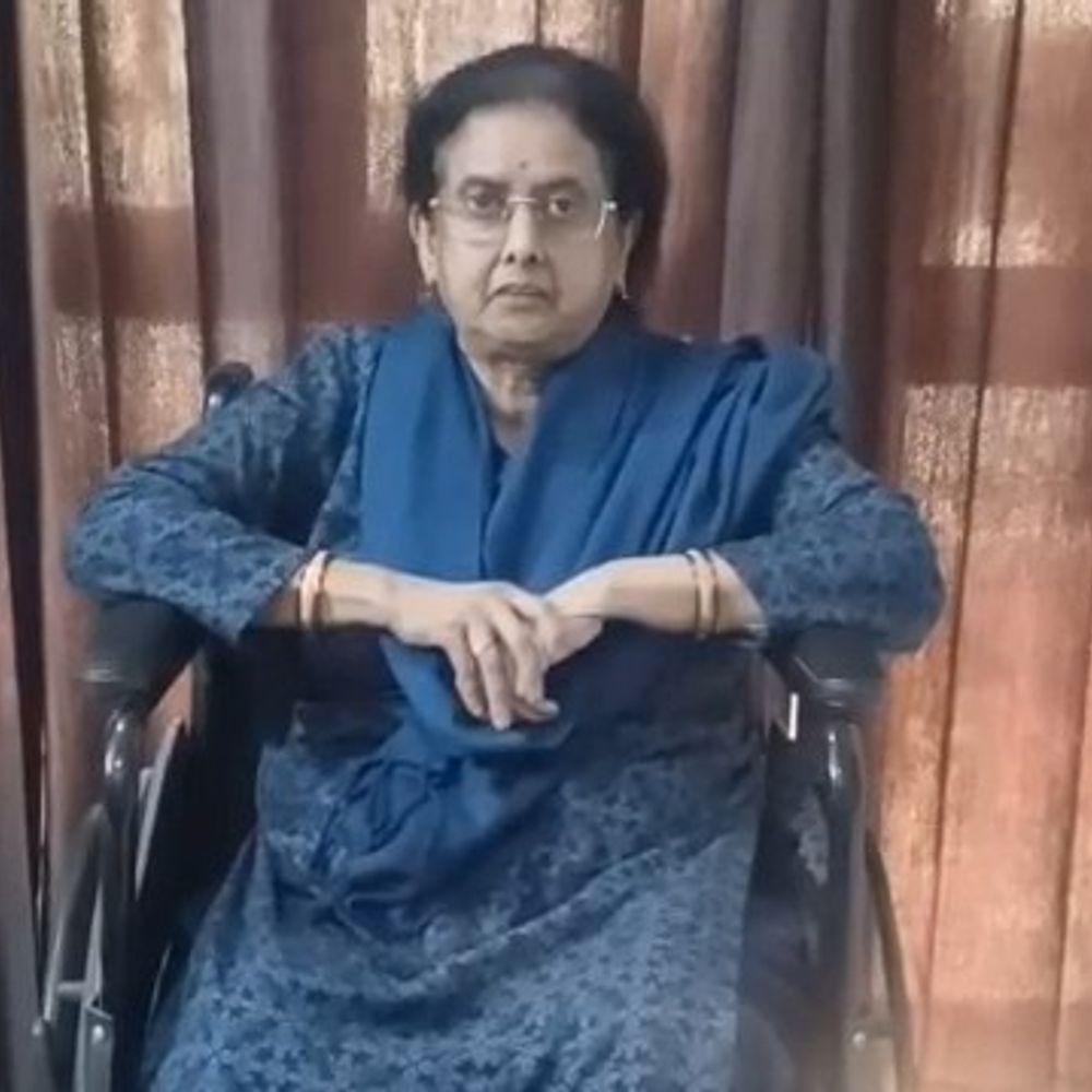 ग्रेटर नोएडा में लिफ्ट फ्री फॉल होने से महिला घायल:13वीं से आकर 8वीं मंजिल पर लिफ्ट रुकी, पैर में चोट लगी