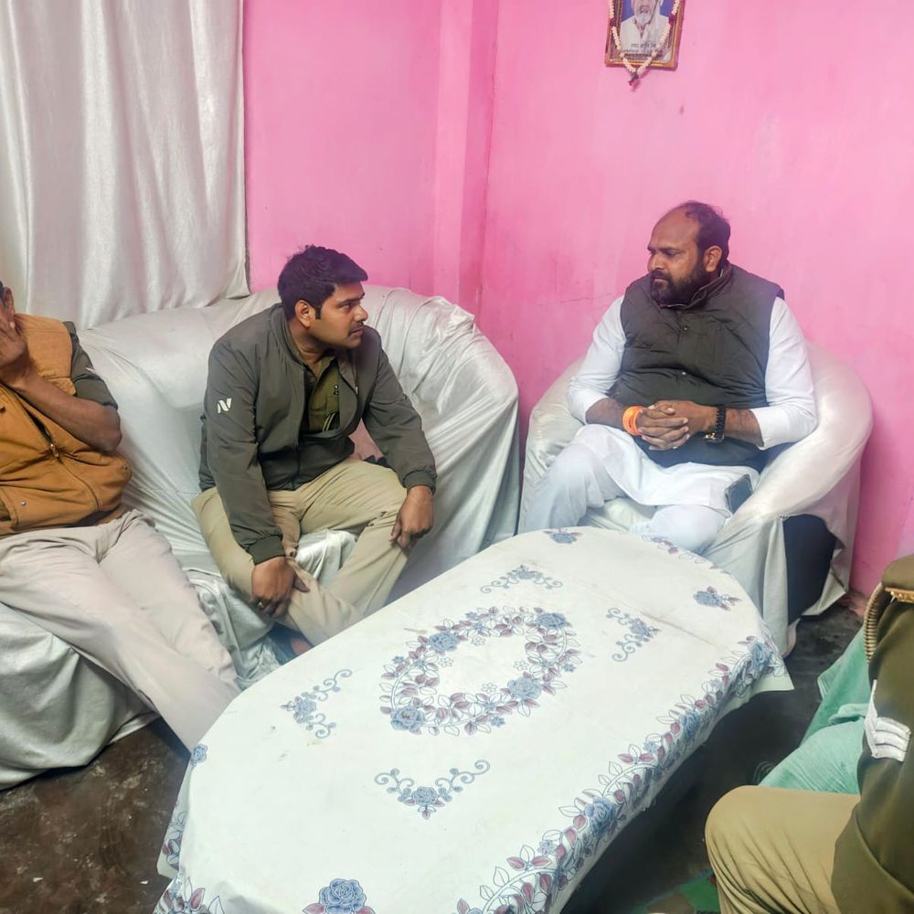 मिर्जापुर में कांग्रेस नेताओं को विधानसभा घेराव से पहले रोका:जिलाध्यक्ष शिव पटेल हाउस अरेस्ट, शहर अध्यक्ष लखनऊ पहुंचे