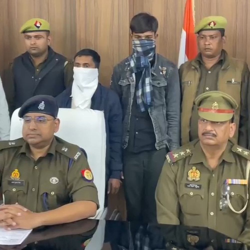 बेटी को गाली देने पर युवक को मारी थी गोली:फर्रुखाबाद में झाड़ियों में मिला था शव, दो गिरफ्तार