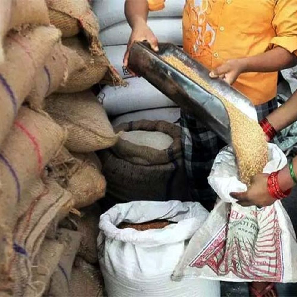 5096 आयकरदाता परिवारों ने लिया सरकारी राशन:सोहावल-रूदौली तहसील क्षेत्र में 3280 राशन कार्ड निरस्त, खाद्य सुरक्षा मिशन में गड़बड़ी