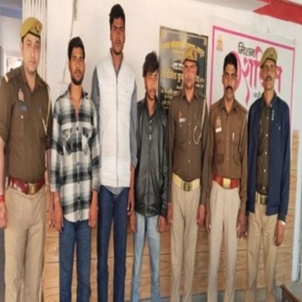 मथुरा में हत्या के प्रयास के तीन आरोपी गिरफ्तार:घटना में प्रयुक्त दो तमंचे और कारतूस बरामद