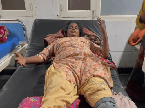 फाजिल्का में हाईवे पर बाइक-कार की टक्कर:  मां-बेटी की टूटी टांग, बेटा भी घायल; चर्च से लौट रहा था परिवार – Fazilka News