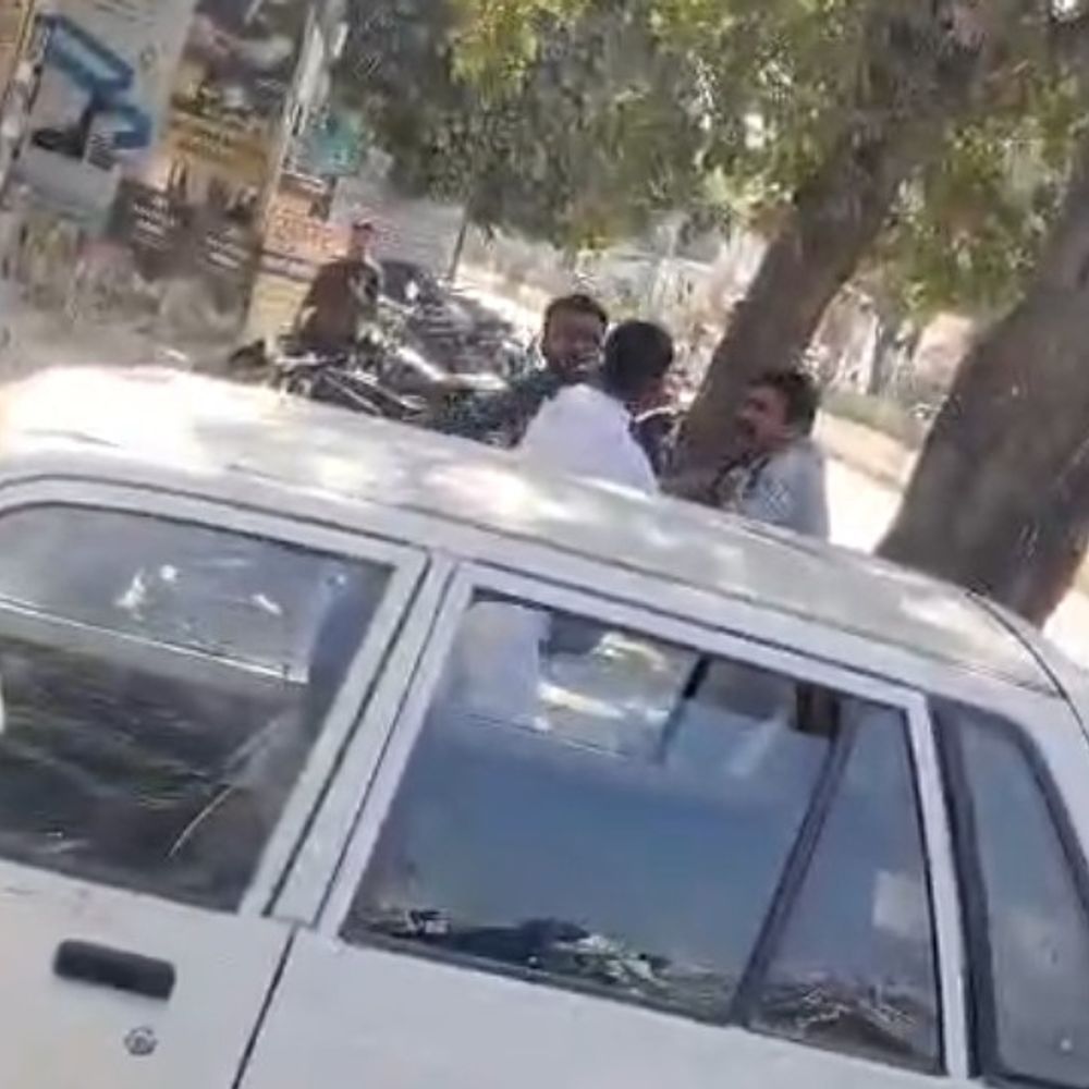 पार्क के पास युवक की डंडों से पिटाई, VIDEO:फतेहपुर में हमलावरों की तलाश में जुटी पुलिस, सिविल लाइन इलाके की घटना