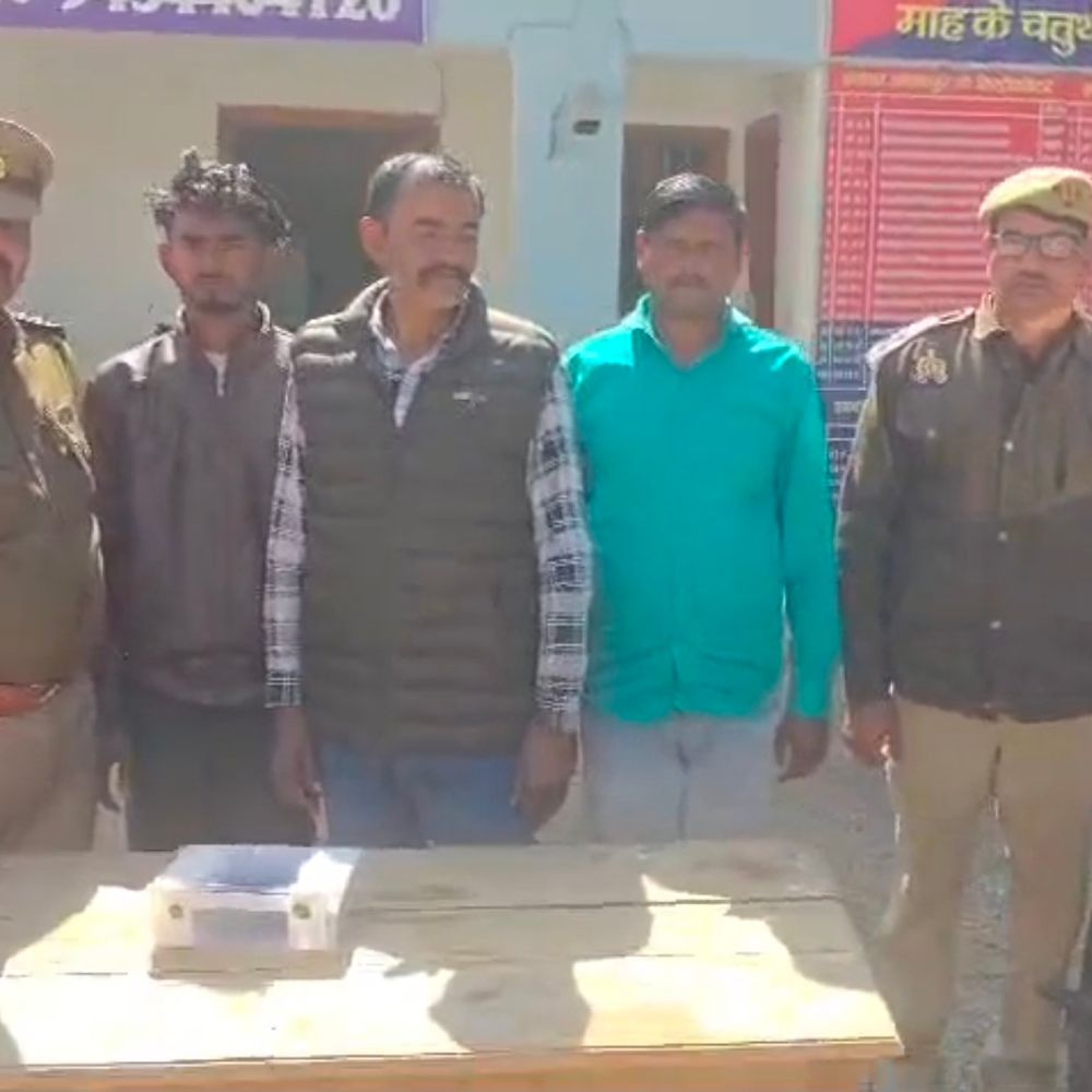 जमीन विवाद में महिला की गला दबाकर की थी हत्या:प्रतापगढ़ पुलिस ने 3 आरोपी को पकड़ा, 2.5 लाख में दी थी सुपारी