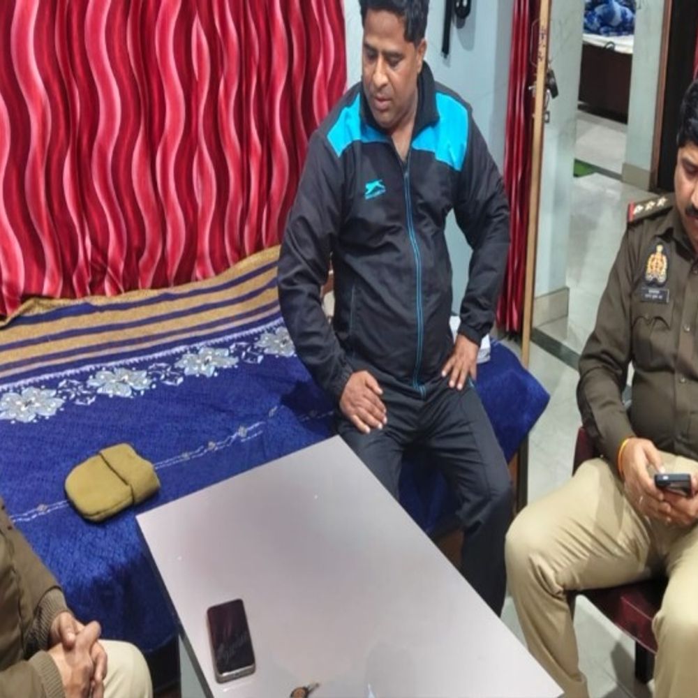 सुल्तानपुर में कई कांग्रेस नेता हाउस अरेस्ट:लखनऊ विधानसभा घेराव से पहले पुलिस की कार्रवाई, कांग्रेसी बोली- ये लोकतांत्रिक अधिकारों का हनन