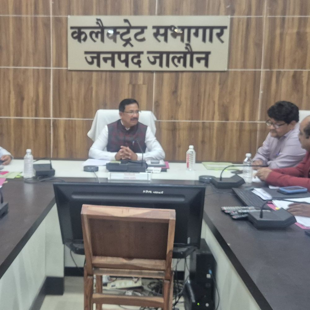 जीआईसी परिसर में बनेगी आधुनिक मॉडल लाइब्रेरी:जिलाधिकारी ने पुस्तकालयों की समीक्षा की, जर्जर भवन को ध्वस्त करने के निर्देश दिए