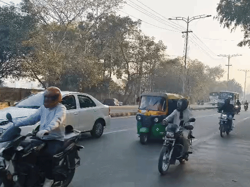 गाजियाबाद में कल से फिर मौसम बदलने की संभावना:आज सुबह से तेज हवाओं से पारा गिरा, दिन में रहेगी चटक धूप