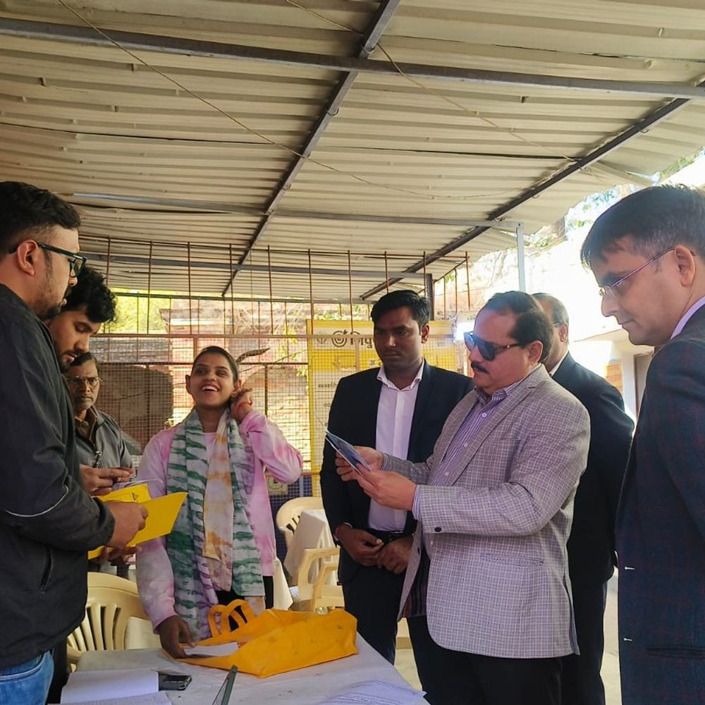 मुख्य निर्वाचन अधिकारी ने जनसुनवाई केंद्र में परखा निस्तारण:8 विस के BLO-सुपरवाइजर से संवाद, राजनेताओं को दिलाया निष्पक्षता का भरोसा