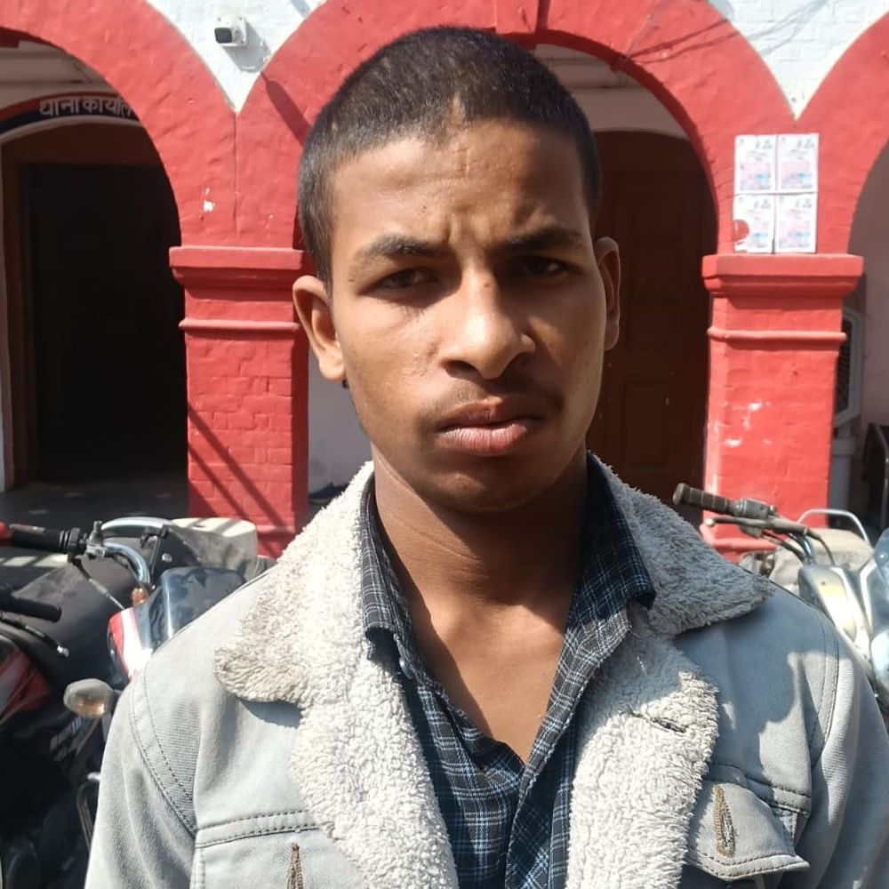 लखनऊ में अंतरजनपदीय वाहन चोर गिरफ्तार:चोरी के दो डाले और 6 बाइक बरामद, हरदोई में बेचने जा रहा था