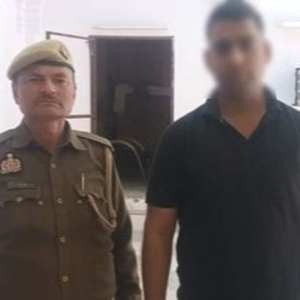 आगरा पुलिस ने दुष्कर्म का आरोपी किया गिरफ्तार:नौकरी का झांसा देकर दुष्कर्म किया, पैसो की मांग की