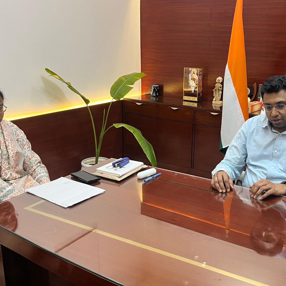 धोबी बगीची जमीन विवाद, भाजपा सपा कांग्रेस आमने-सामने:आगरा की महापौर बोली- जगह नगर निगम की, रामजीलाला ने कहा-जमीनों पर किया कब्जा तो करेंगे आंदोलन