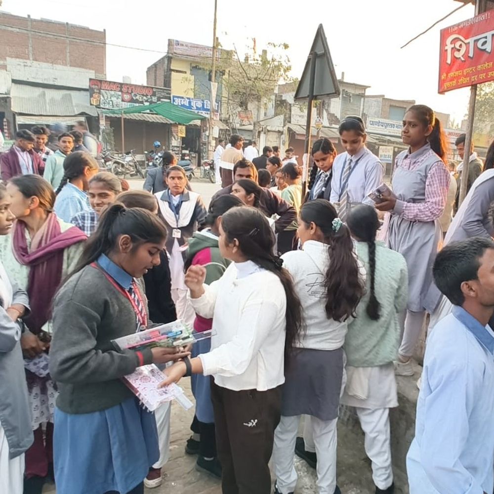 अमेठी में बोर्ड परीक्षा कड़ी निगरानी में शुरू:85 केंद्रों पर 48333 छात्र दे रहे परीक्षा, पहला पेपर हिंदी का