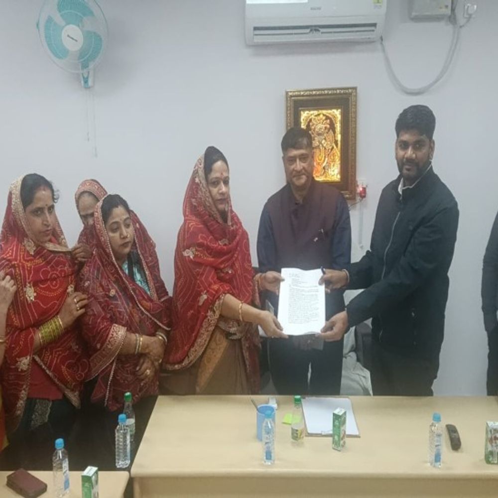 बांके बिहारी मंदिर में नहीं होगी गुब्बारों से सजावट:जगमोहन में विराजमान होकर दर्शन देंगे भगवान, हाई पावर मैनेजमेंट कमेटी की मीटिंग में 16 मुद्दों पर हुई चर्चा