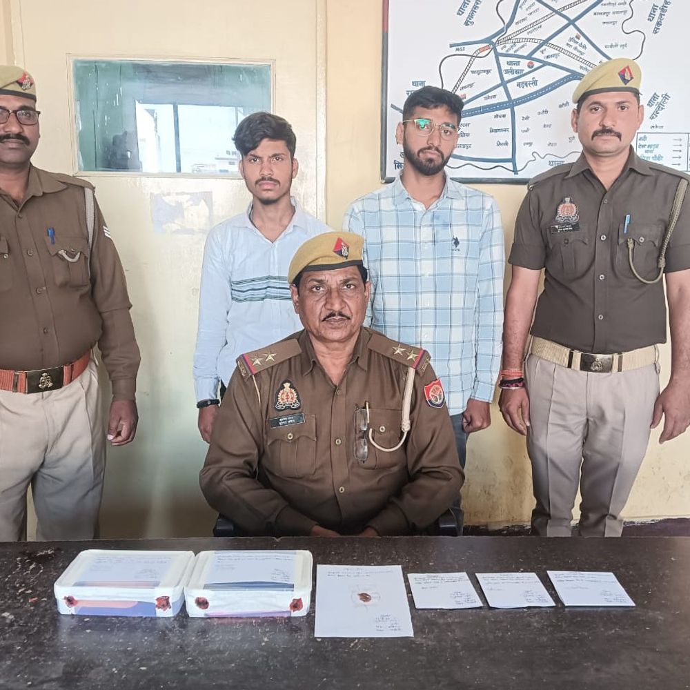 शादी में चोरी करने वाले दो चोर गिरफ्तार:चंदौली में 3 लाख की ज्वैलरी बरामद, चोरी का माल बेचने निकले थे