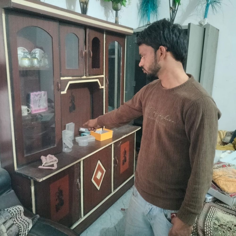 संभल में पूर्व प्रधान के घर 6 लाख की चोरी:चोर 4 तोले सोना, आधा किलो चांदी, 1 लाख नकद ले गए; FIR दर्ज